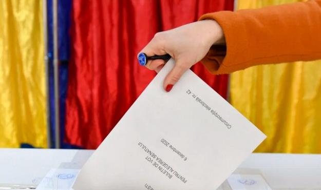 دموکراسی برای هشتمین سال متوالی در سراسر جهان کاهش یافته است