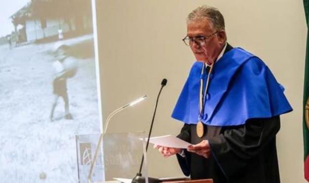 کی‌روش، دکترای افتخاری گرفت