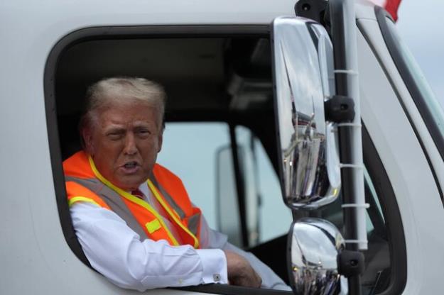  ترامپ جواب بایدن را از داخل ماشین حمل زباله داد