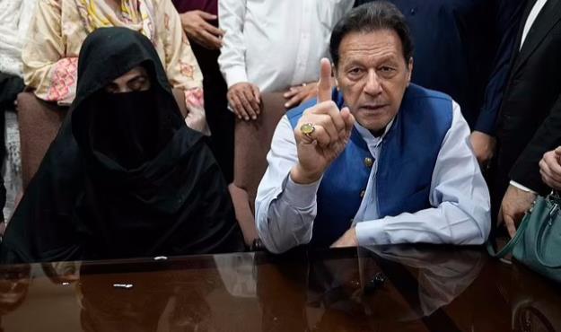  حکم بازداشت عمران خان و همسرش صادر شد 