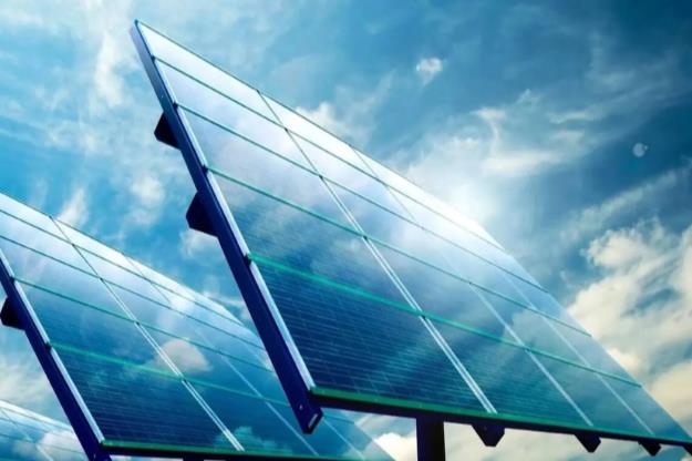  ژاپن از اولین ابر پنل خورشیدی جهان رونمایی کرد/ قدرتمندتر از ۲۰ راکتور هسته‌ای 