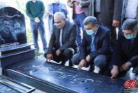  حضور دکتر احمدی نژاد در گلزار شهدا و قرائت فاتحه بر مزار شهید عبدالله باقری