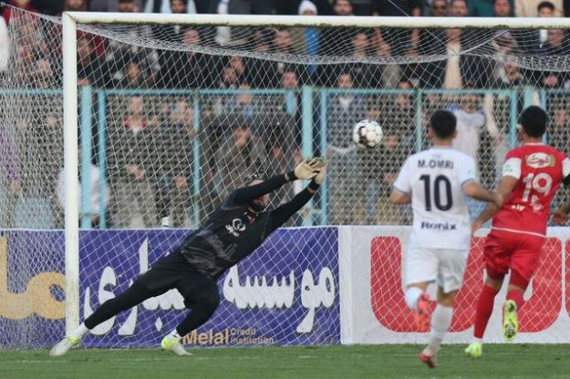  پیروزی سخت پرسپولیس در انزلی