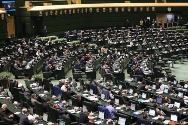 نامه ۱۲۸ نماینده به رئیس جمهور برای کنترل نرخ ارز