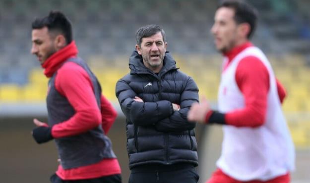  کریم باقری سرمربی پرسپولیس ماند
