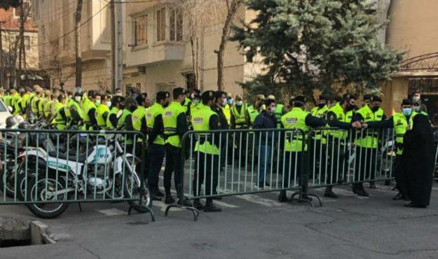 اعتراض دکتر احمدی‌نژاد به روحانی/ برخورد با حاضران در جشن ۲۲ بهمن میدان ۷۲ نارمک با هدایت ستادی در وزارت کشور صور...