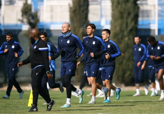  استقلال یک بازیکن جوان گرفت 