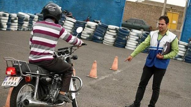 کاهش سن دریافت گواهینامه موتورسیکلت از ۱۸ به ۱۶ سال