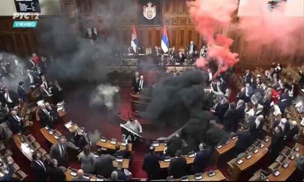 تنش در پارلمان صربستان باعث سکته مغزی قانونگذار شد