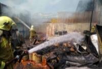 انبار فرش و لاستیک در جنوب تهران طعمه آتش شد+تصاویر