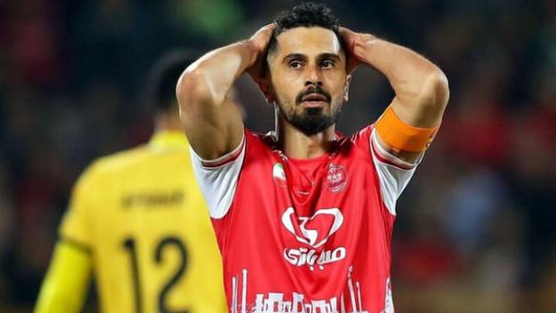 سرمربی پرسپولیس کاپیتان تیمش را جواب کرد