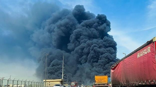 آتش در بندر عباس هنوز خاموش نشده/ برخی از اجساد کاملاً پودر شدند!