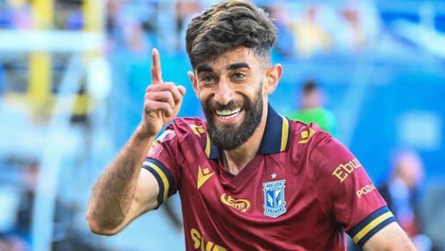 دست پرسپولیس به ستاره تیم ملی نرسید