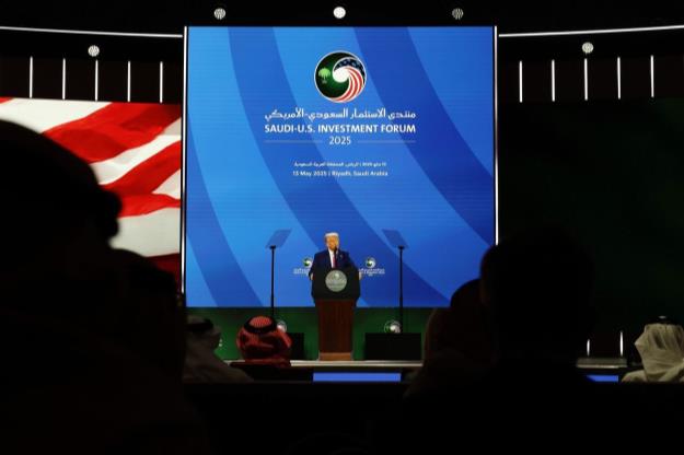 ترامپ: ایران بزرگترین نیروی مخرب در خاورمیانه است/ می‌خواهم مسیر بهتری به ایران ارائه دهم/ اجازه نامیدن «خلیج ایران» را ندادم!