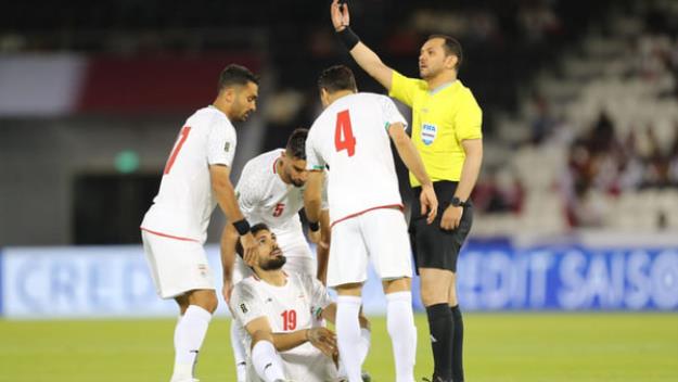 دستمزد میلیاردی به بازیکنان فوتبال دور ریختن پول است