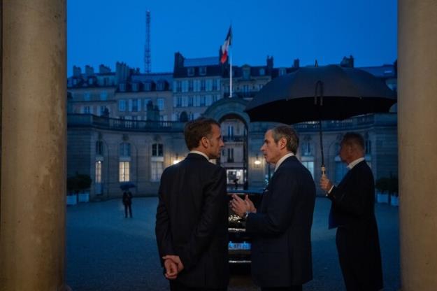 ماکرون: آژانس اتمی باید فوراً فعالیت خود را در ایران از سر بگیرد!