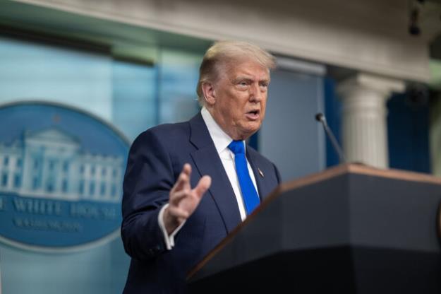 ترامپ درباره قطع کمک به اوکراین: باید برای خودمان سلاح بماند