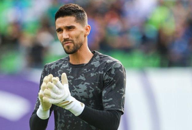  تمدید قرارداد کاپیتان؛ حسینی دو فصل دیگر در استقلال