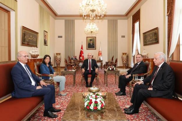 «پ‌ک‌ک» آزادی اوجالان را شرط خلع سلاح کامل اعلام کرد