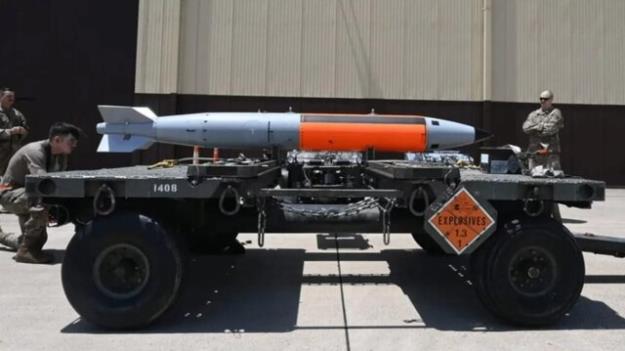  آمریکا بمب اتم به انگلیس اعزام کرد