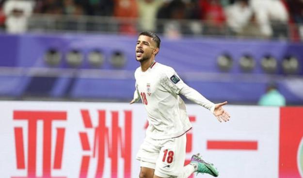 چشمک توپ طلا به مهاجم تیم ملی ایران