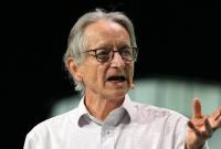 هشدار «پدرخوانده هوش مصنوعی» به دولتها: قبل از آنکه خیلی دیر شود، با هم همکاری کنید