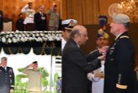 اعطای عالیترین نشان نظامی پاکستان به فرمانده «سنتکام»