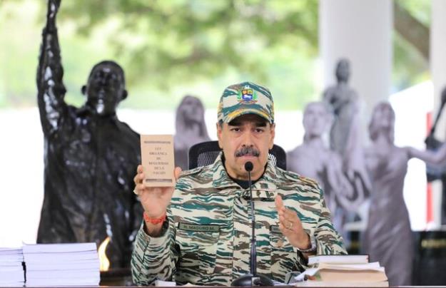 مادورو: ونزوئلا در صورت حمله، وارد مبارزه مسلحانه خواهد شد