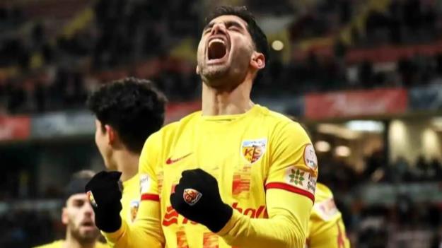 شوک بزرگ به هافبک سابق استقلال