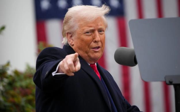 طرح ترامپ برای پرداخت سود ۲ هزار دلاری به آمریکایی‌ها از عواید تعرفه‌ها