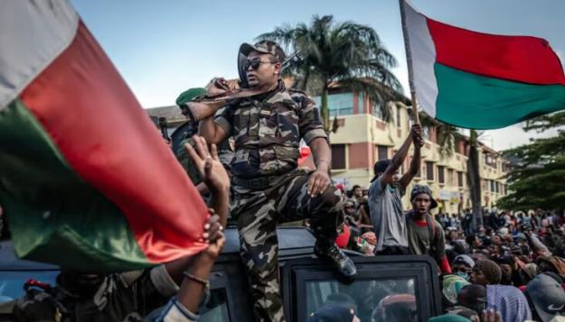 نافرمانی در ارتش ماداگاسکار/ گزارش‌ها از فرار رئیس‌جمهوری و احتمال کودتا