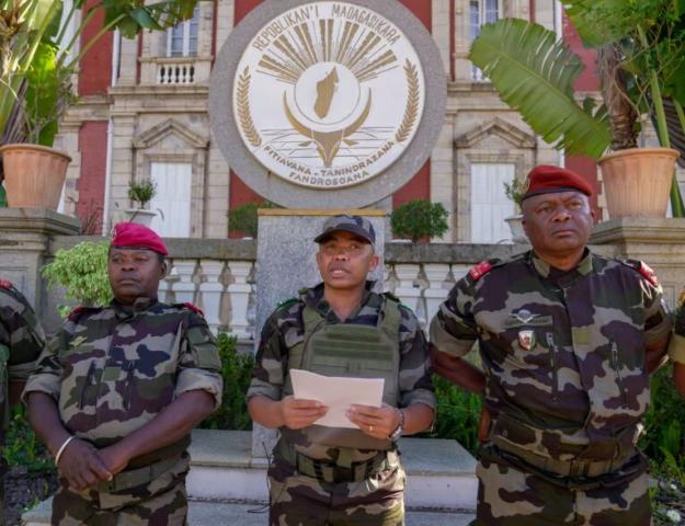 کودتای ماداگاسگار؛ سوگند یک فرمانده؛ تعلیق یک کشور