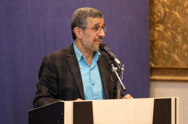 دکتر احمدی‌نژاد: میلیاردها دلار ثروت ملت را در اصفهان منفجر می‌کنند و اسناد سری را از دل تهران می‌برند و تحویل رژیم صهیونیستی می‌دهند/ کجا هستند نهادهای امنیتی؟! + فیلم
