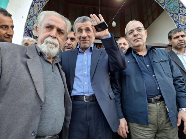 مراسم ترحیم خواهر گرامی مهندس مشایی با حضور دکتر احمدی نژاد برگزار شد + فیلم و تصاویر