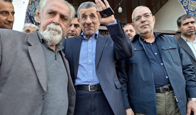 مراسم ترحیم خواهر گرامی مهندس مشایی با حضور دکتر احمدی نژاد برگزار شد + فیلم و تصاویر