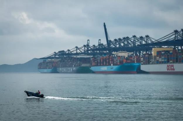 توقیف یک کشتی چینی به مقصد ایران توسط ارتش آمریکا