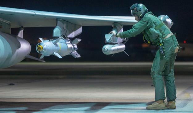 حمله هوایی مشترک انگلیس و فرانسه به تاسیسات زیرزمینی داعش در سوریه