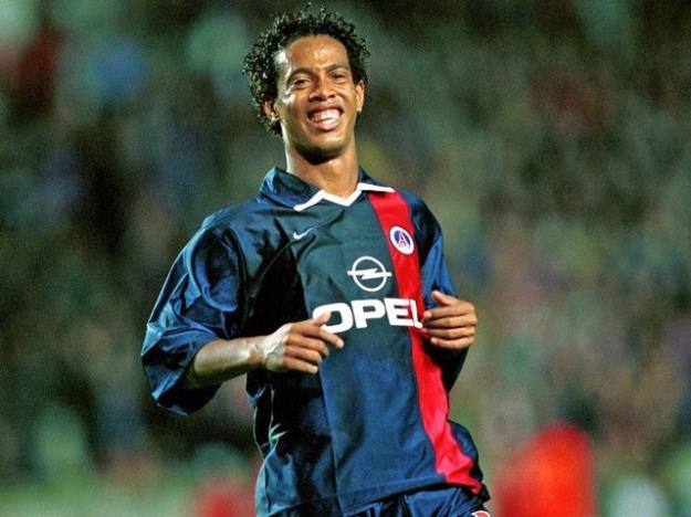  تقویم تاریخ/ ظهور رونالدینیو در پاریس