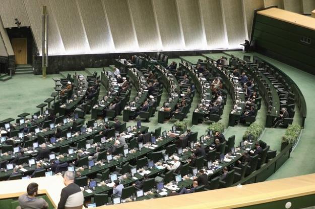 مردم از حق برگزاری اجتماع و راهپیمایی برخوردار می‌شوند