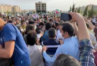 استقبال مردم باوفای شهرک مهرگان قزوین از رییس جمهور قلبها