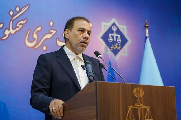 دختر نعمت‌زاده متواری است/ ملک شبنم و پدرش به مزایده گذاشته شد