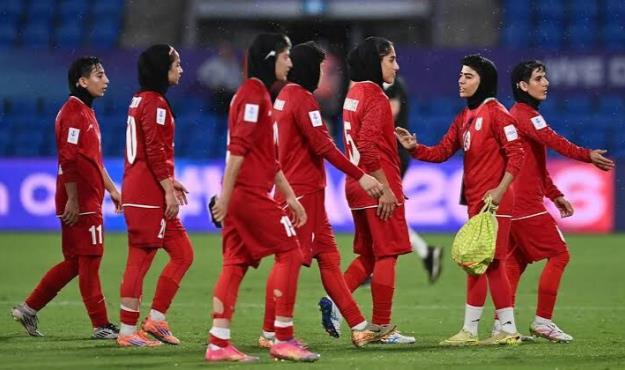 ورود تیم ملی فوتبال بانوان به مالزی با استقبال سفیر ایران