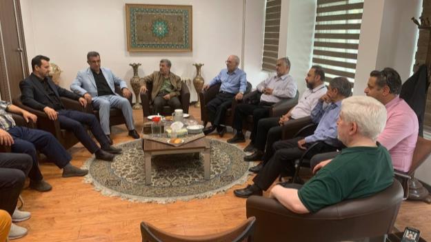  دیدار جمعی از دوستان و همکاران با دکتر احمدی‌نژاد