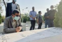 گزارشی از حضور دکتر احمدی نژاد در آرامستان ابن بابویه و زیارت شهدای قیام سی‌ام تیر + فیلم و تصاویر 