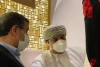 اهدای نماد کشور عمان به دکتر احمدی‌نژاد در پاویون این کشور در اکسپو ۲۰۲۰ دبی