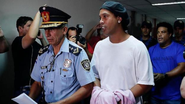  رونالدینیو پس از ۵ ماه از زندان آزاد می‌شود