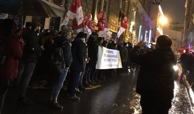  اعتراضات علیه رئیس جمهور ترکیه پس از سقوط بی سابقه لیر
