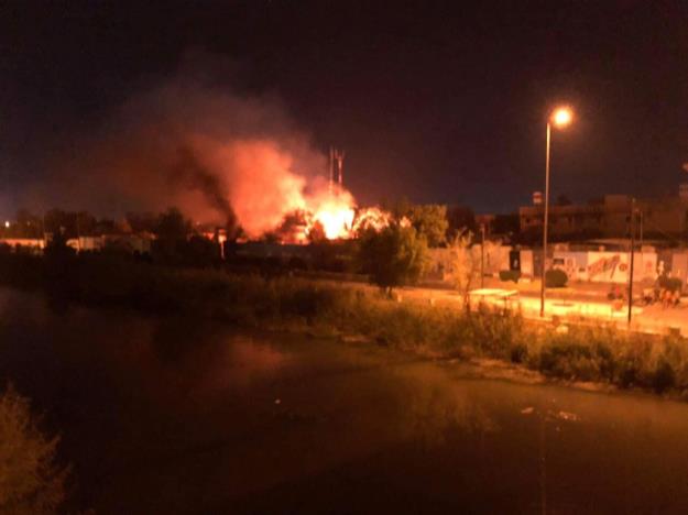 معترضان عراقی استانداری دیوانیه را آتش زدند
