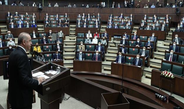 ٨٧٢ نفر از اعضای حزب عدالت و توسعه ترکیه استعفا دادند 