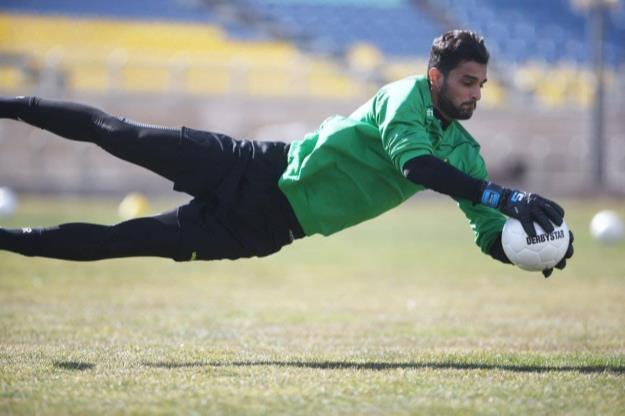 کارت بازی دروازه‌بان پرسپولیس صادر شد